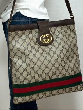 Vintage Gucci GG Supreme Sherry Line Messenger Bag – Iconic Collector’s Piece